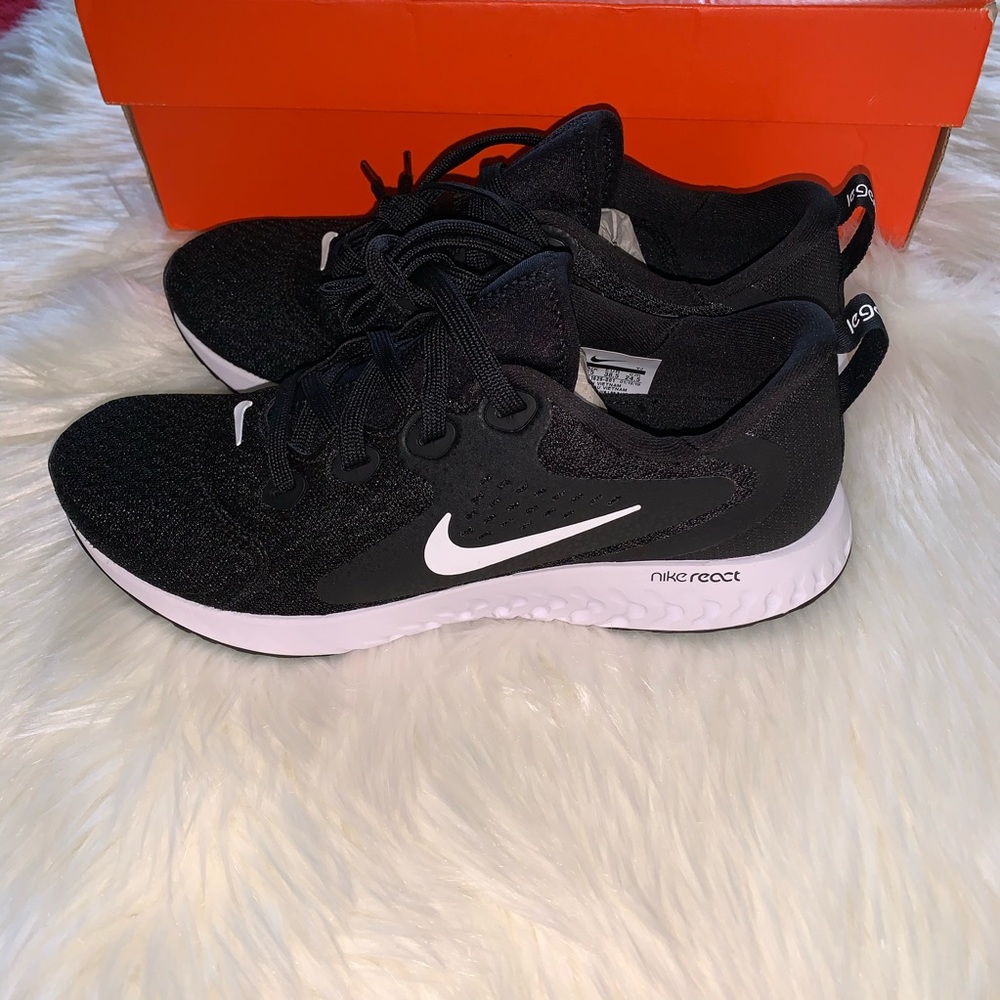 Nike NWOT Women's legend react Running Shoes Size 7.5
